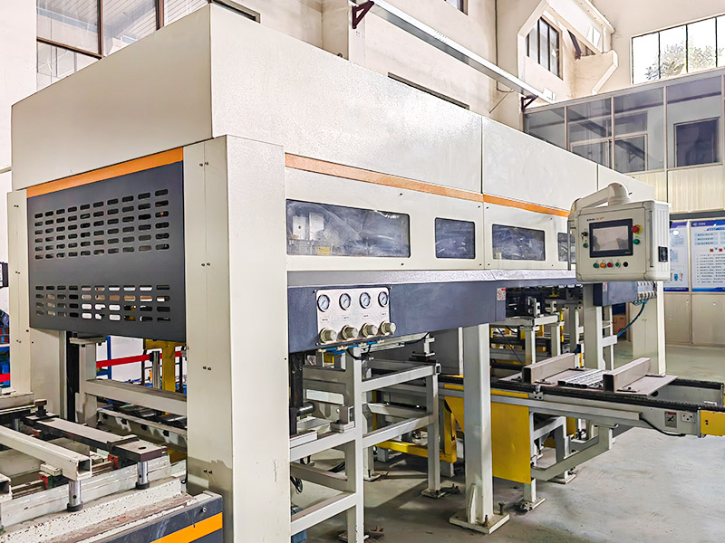 Automatický stohovací stroj so železným jadrom